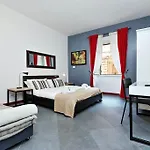 Cozy Apartment Fabia 300 Mt From Colosseum