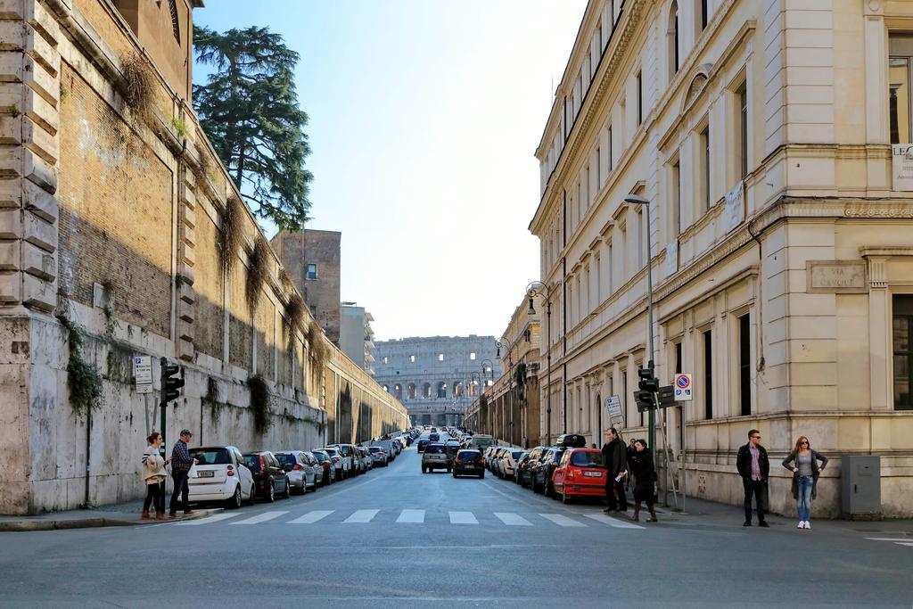 Cozy Fabia 300 Mt From Colosseum Lägenhet *